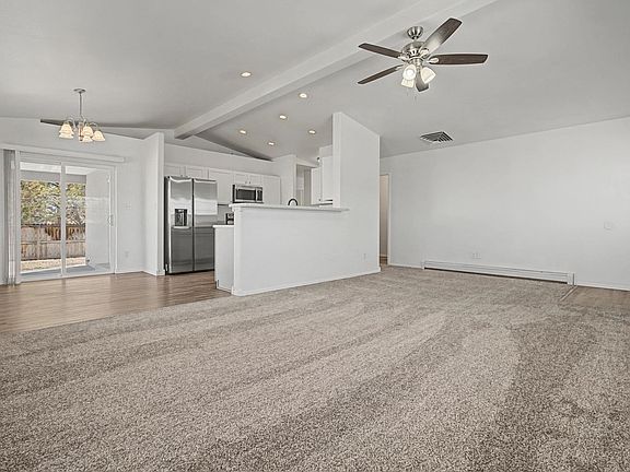 5th image of 392 Sorrel St