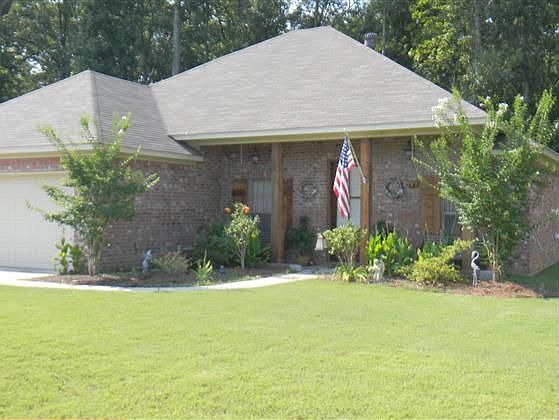 1st image of 571 Oak Park Cir