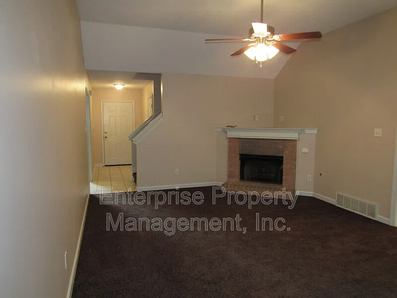 3 bed, 2.0 bath, 1674 sqft, $1,900 — Photo 4