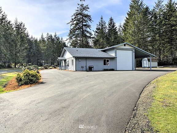 3rd image of 20 E Hidden Horse Ct