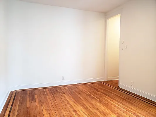 Rented by Hillel Realty Group | media 5