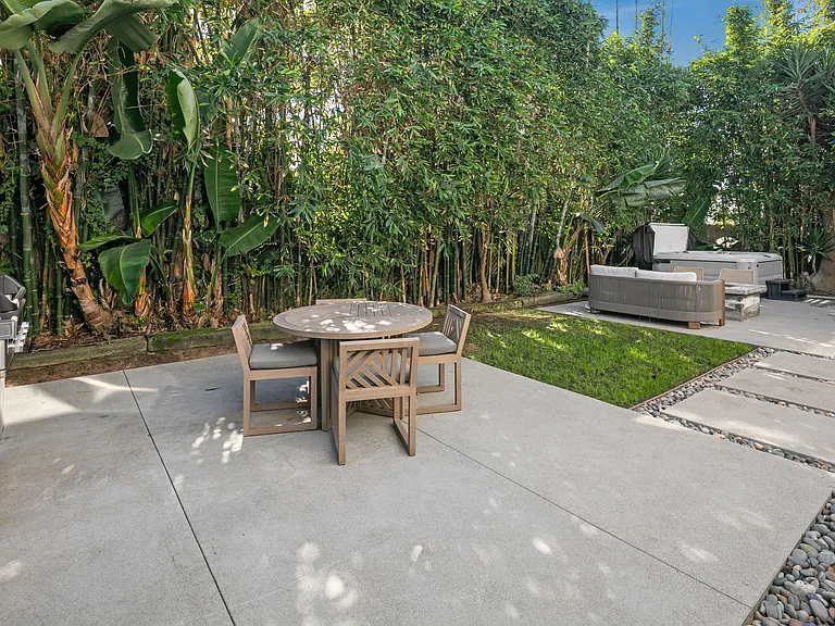 Hermes Ave — Photo 12