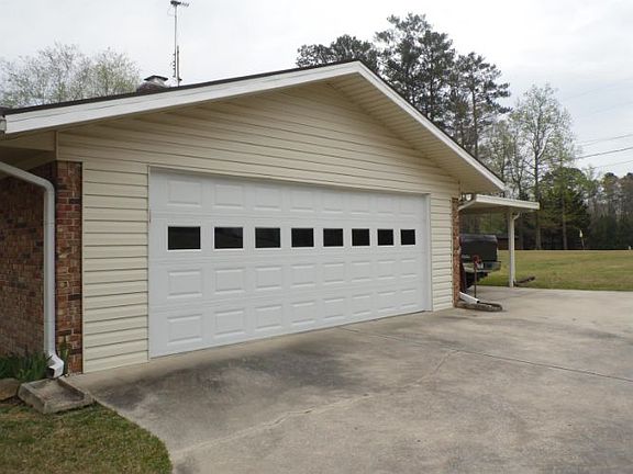 3rd image of 742 Scenic Dr NE