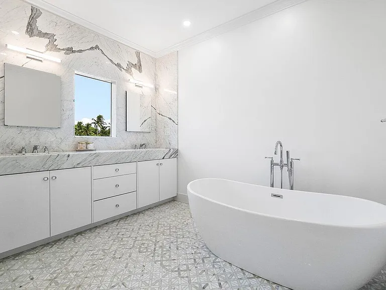 1366 SW 4th Ct — Photo 36