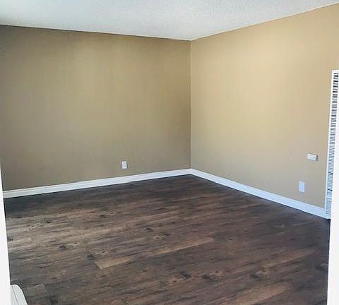 2bedroom 1.5bath living room