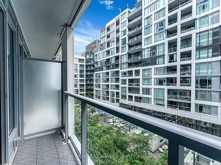 27 Bathurst St #519 — Photo 17