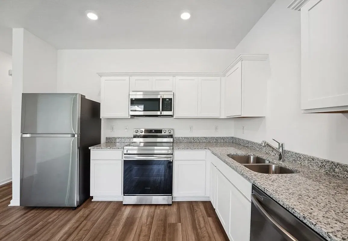 3 bed, 2.5 bath, 1386 sqft, $2,100 — Photo 2