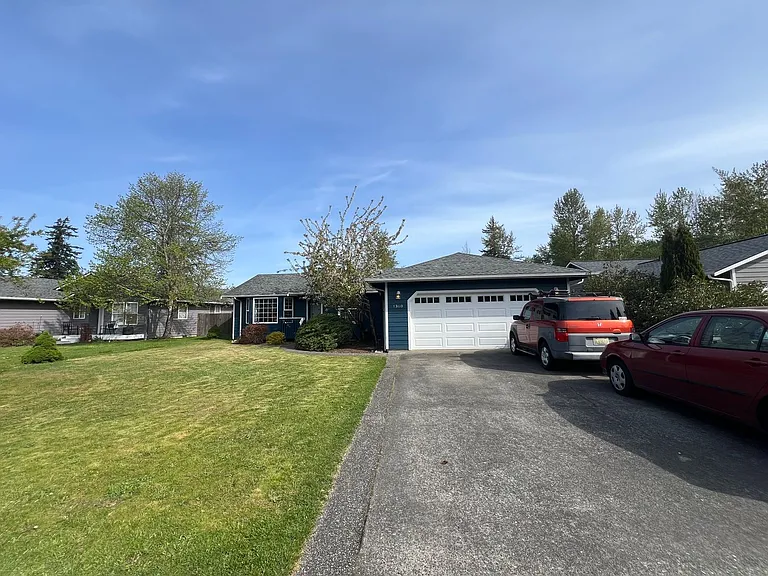 1360 Roma Rd — Photo 2