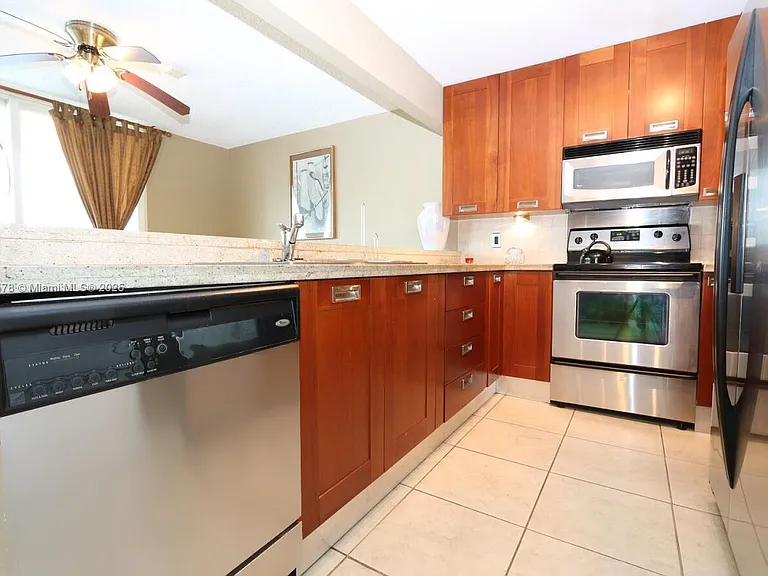 17800 N Bay Rd #404 — Photo 3