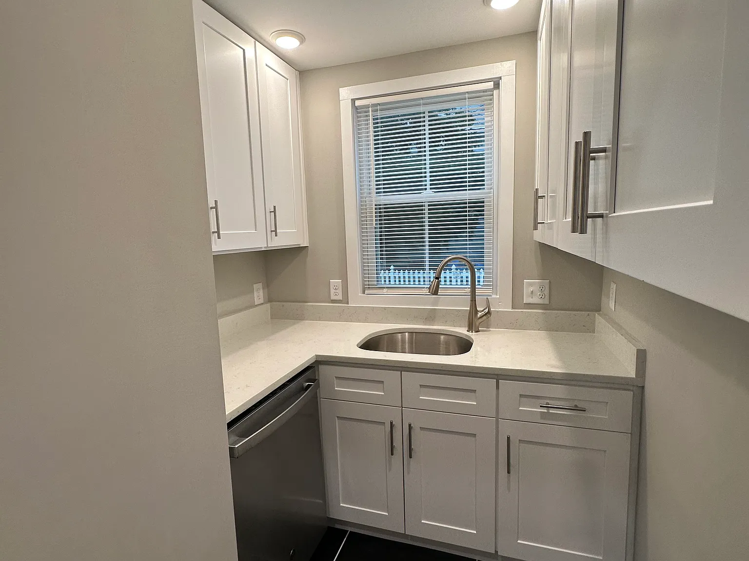 2 bed, 1000 sqft, $3,095 — Photo 4