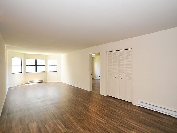 3rd image of 400 Baker St APT 105