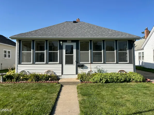 418 6th St W, Williston, ND 58801
