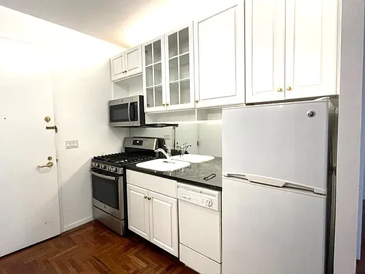 Rented by Starts New York Realty LLC | media 4