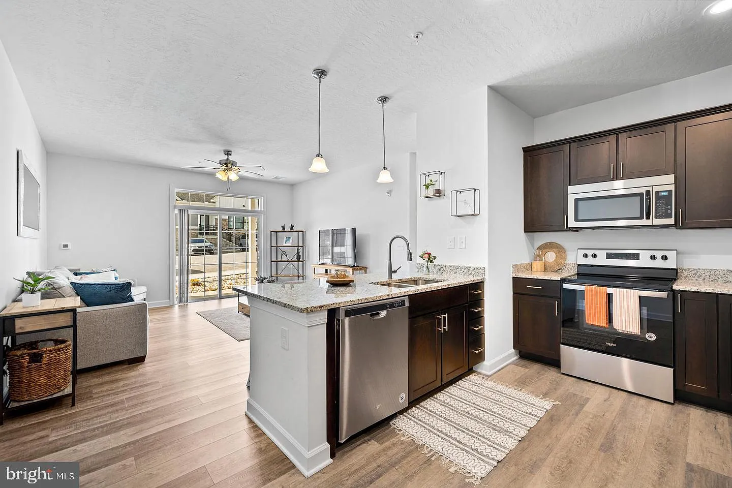 1 bed, 780 sqft, $1,425 — Photo 3