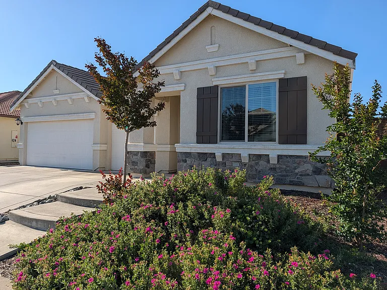 Garland Way — Photo 1