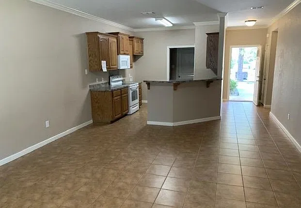 3 bed, 1212 sqft, $1,395 — Photo 3