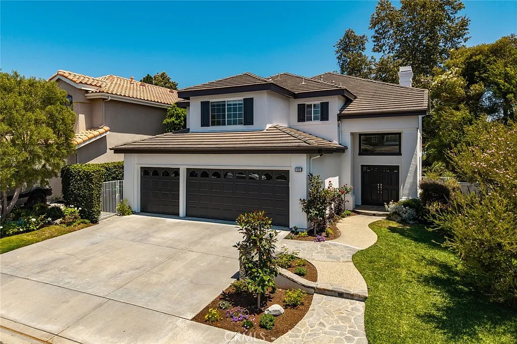 5 bed, 2928 sqft, $8,750 — Photo 1