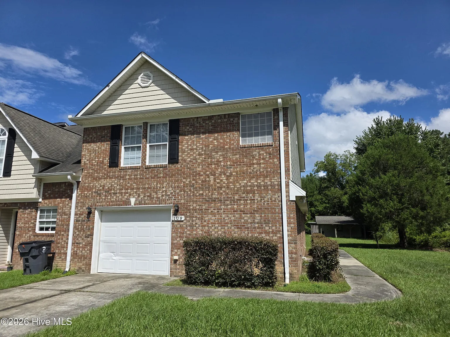 3 bed, 3.0 bath, $1,650 — Photo 1