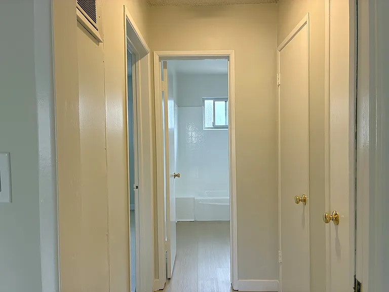319 N Kenwood St #8 — Photo 8