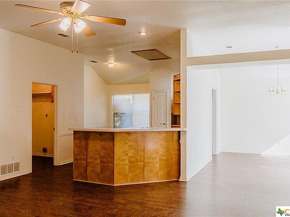 5th image of 914 Saratoga Ln