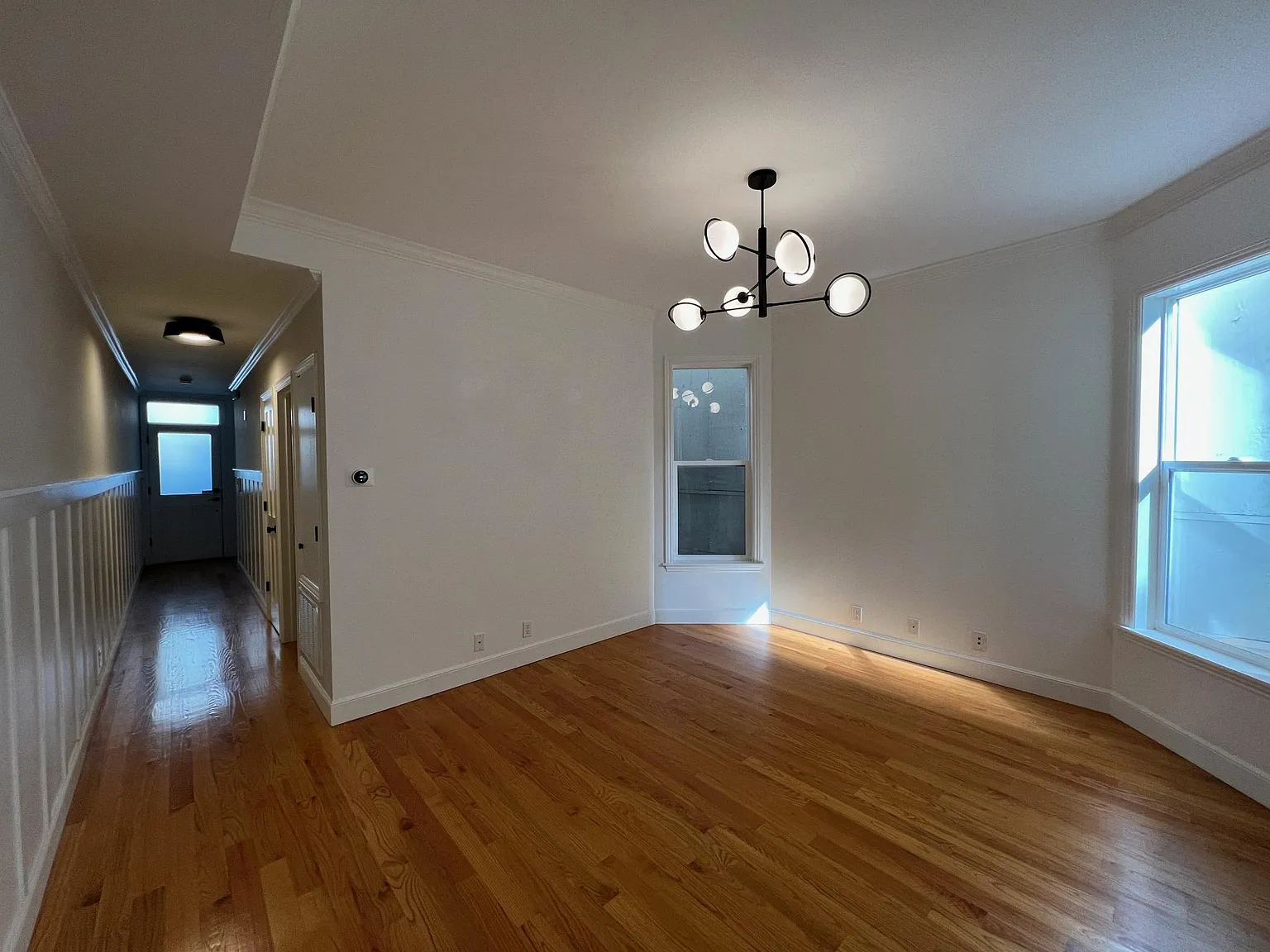 2 bed, 925 sqft, $6,000 — Photo 2