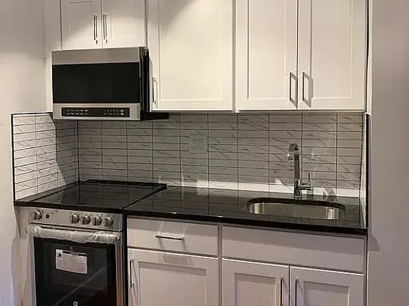 1013 Lafayette Ave #1, Brooklyn, NY 11221