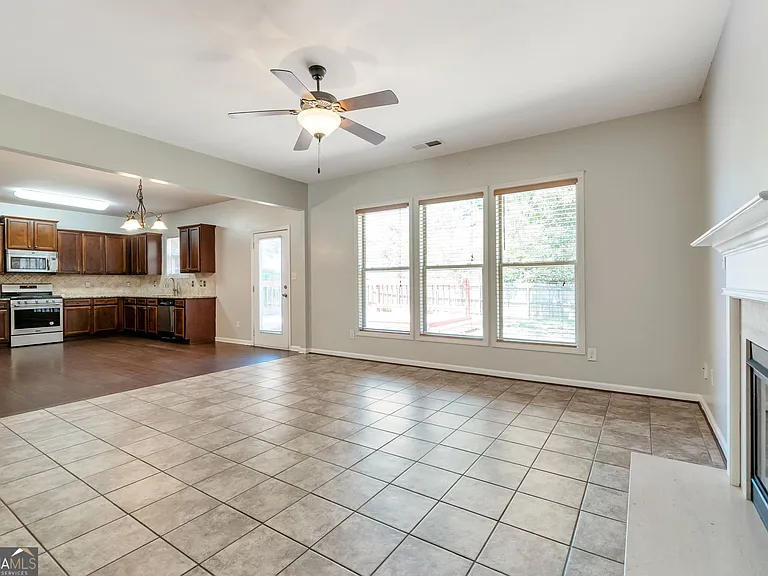 214 Farm Manor Ct — Photo 10