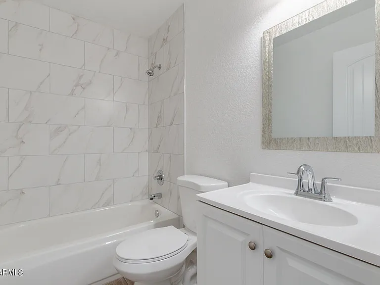 2156 S Beverly Cir — Photo 12