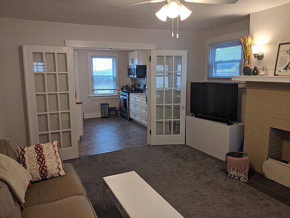 Livingroom into kitchen