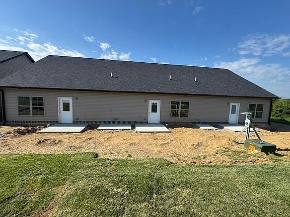 3rd image of 836 Ridgewood Dr #5