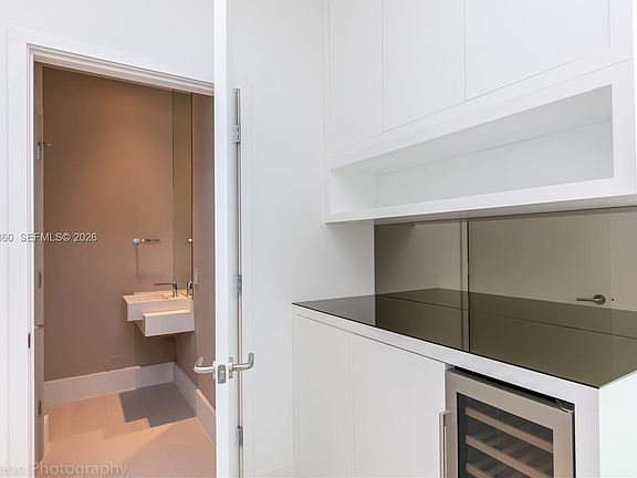 4th image of 501 NE 31st St Unit 204