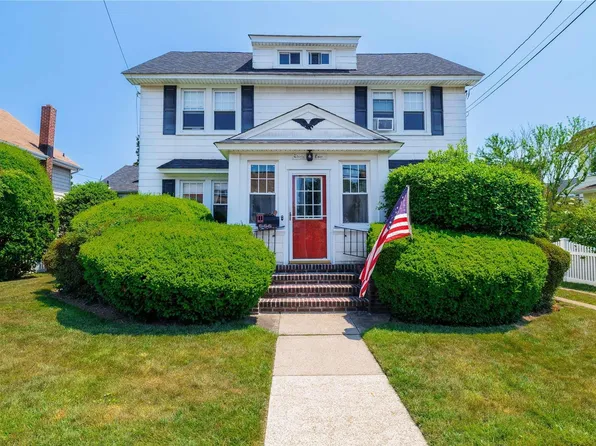 34 Watts Place, Lynbrook, NY 11563