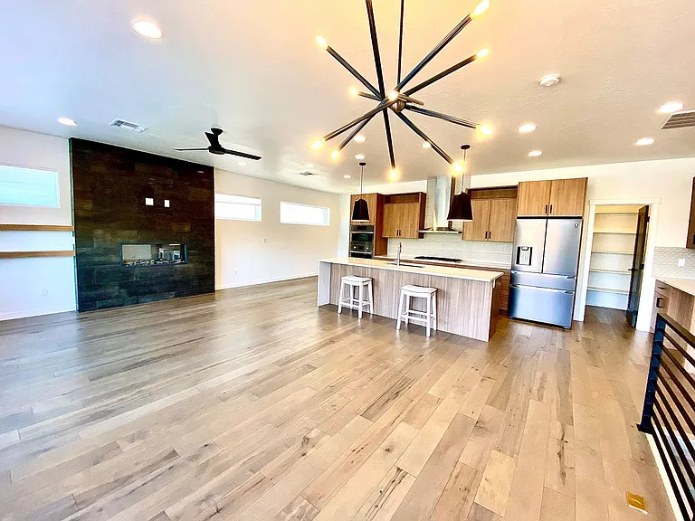 1258 E Echelon Ridge Ln — Photo 15