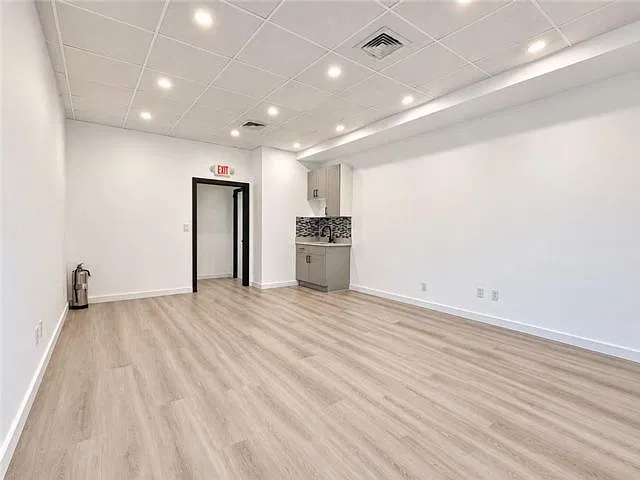 Studio, $2,000 — Photo 2