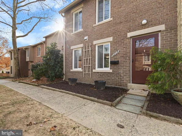 9506 Marston Ln, Gaithersburg, MD 20886