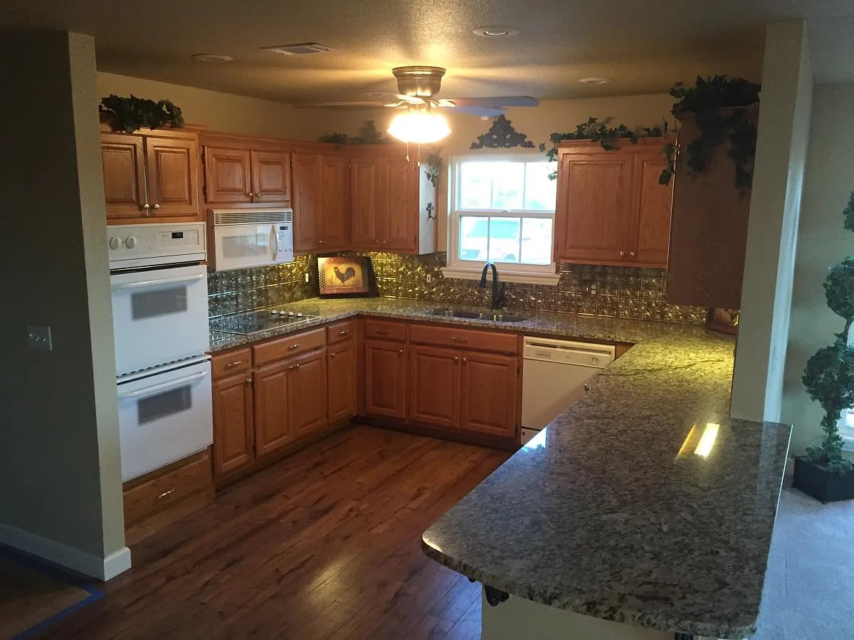 320 W Wild Horse — Photo 2