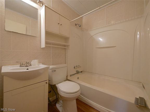 5th image of 111 Pine Ln