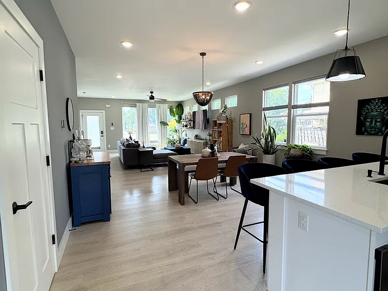 921 Laurel St — Photo 5