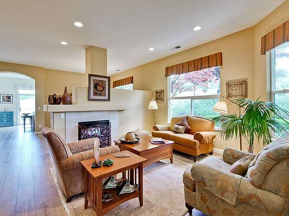 4th image of 9021 Village View Dr