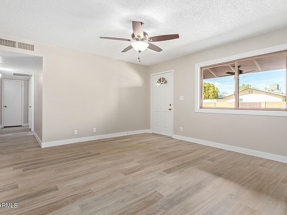3rd image of 931 W Parkway Boulevard