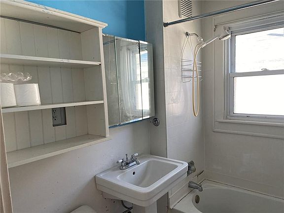 4th image of 4943 W 11th St #45
