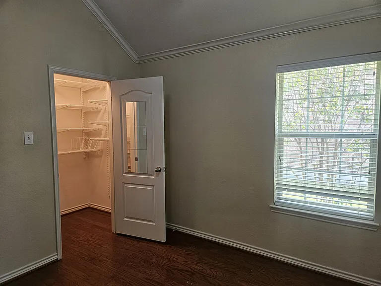 8562 Robertson Dr — Photo 19