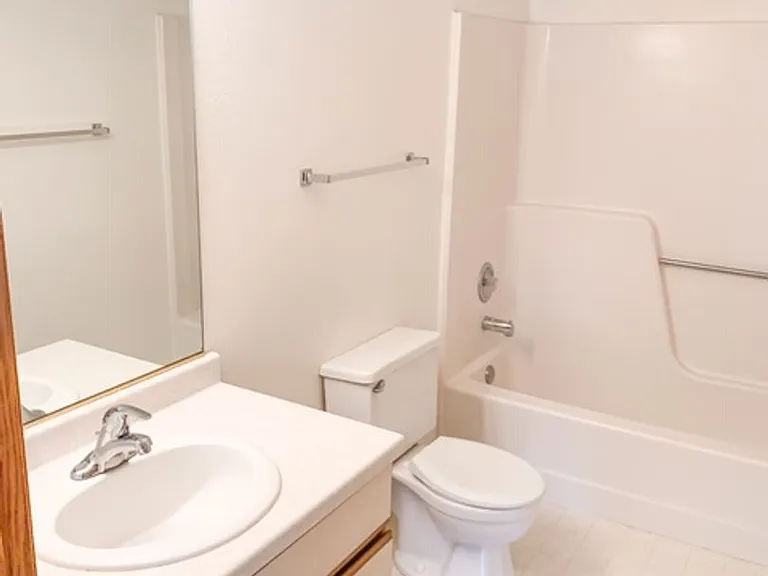 4908 Coventry Ct — Photo 4
