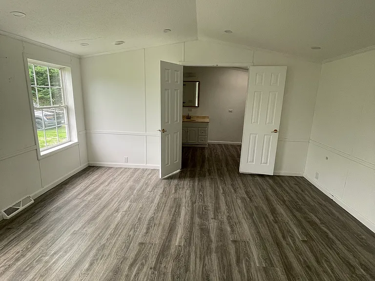 255 Cold Springs Rd — Photo 5