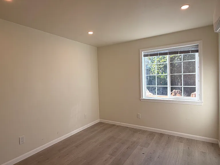 386 Maud Ave — Photo 7