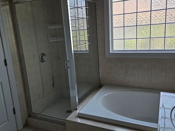 5th image of 2761 Country Club Dr