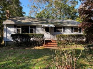 70 Daisy Dr, Mastic Beach, NY 11951