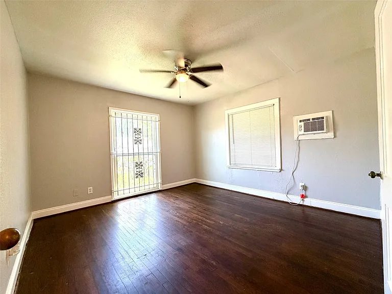 7120 Goforth St — Photo 3