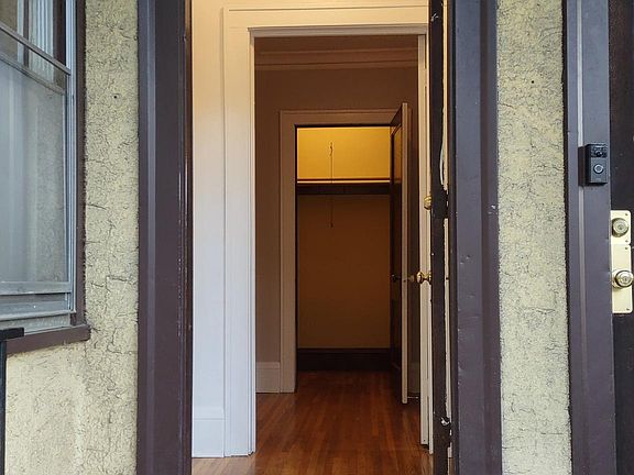 4th image of 874 Dayton Ave