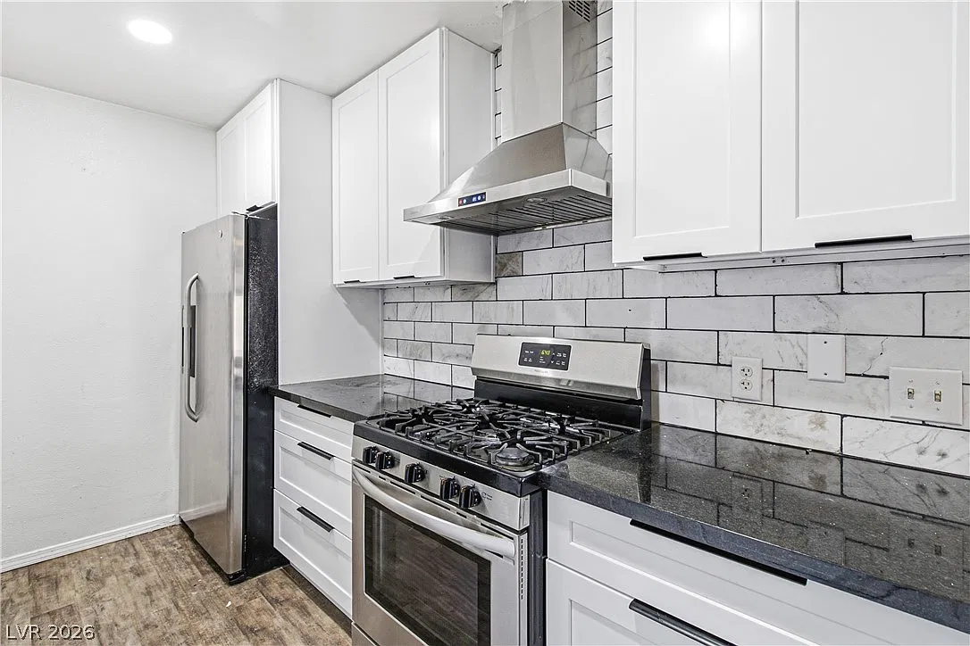 3 bed, 2.0 bath, 1012 sqft, $2,000 — Photo 4